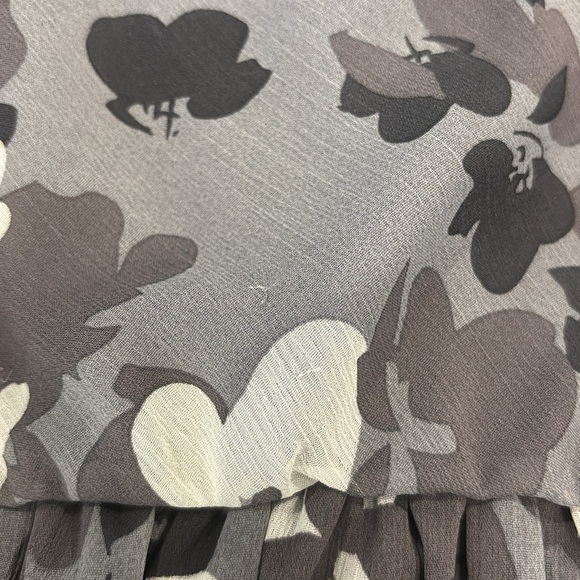 Sleeveless knee length dress - Picture 4 of 6